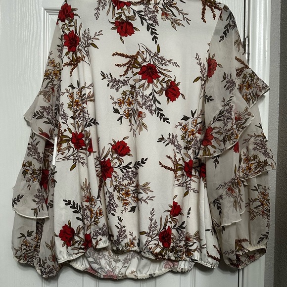 Floral Ruffle Sleeve Top - Red and White - Picture 8 of 8